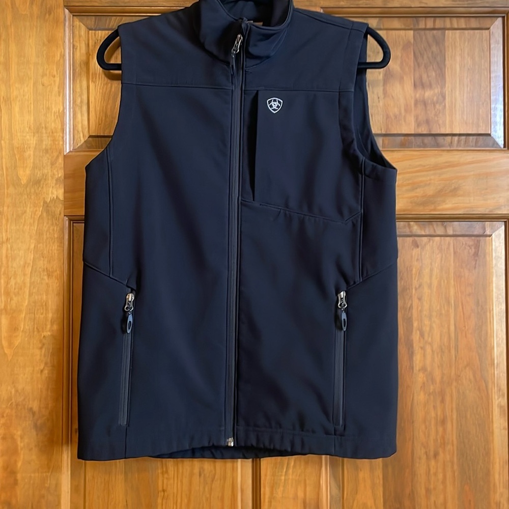 Boys ariat soft shell vest.